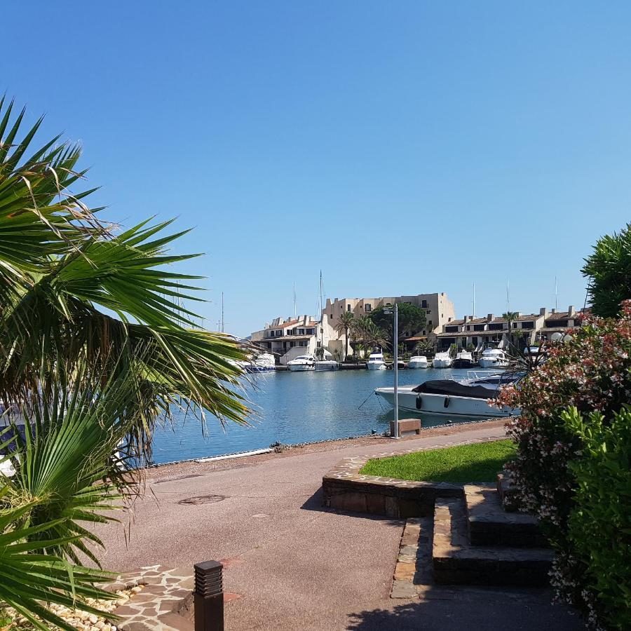 Magnifique 2 pièces vue port et mer Cogolin Extérieur photo